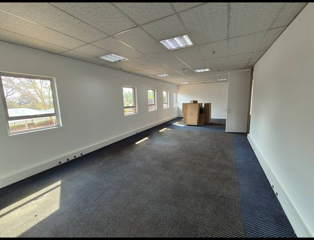 4,286M² WAREHOUSE TO LET IN LONGMEADOW
